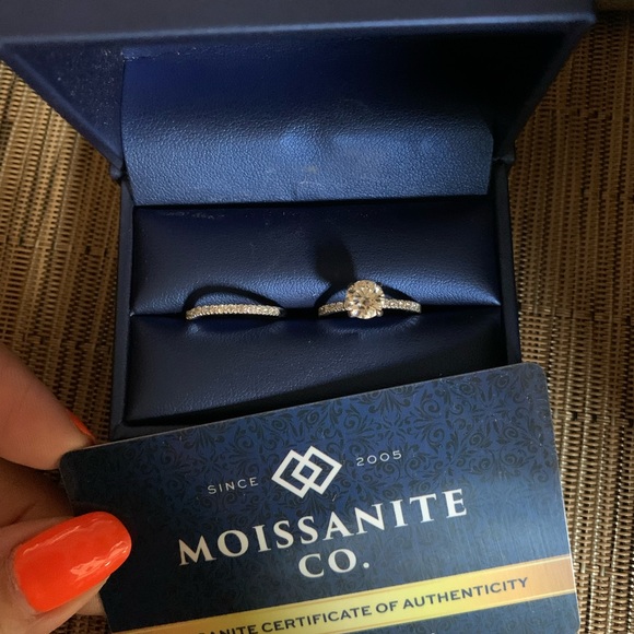 Engagement and Wedding Band Set - Picture 2 of 3